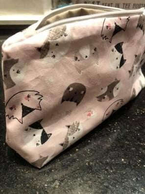 Makeup/ grooming bag