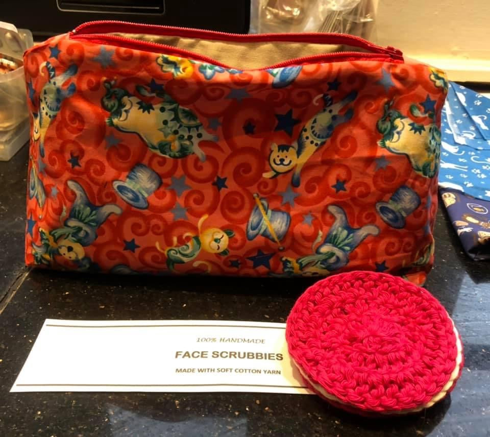 Makeup/ grooming bag