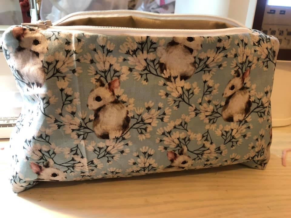 Makeup/ grooming bag