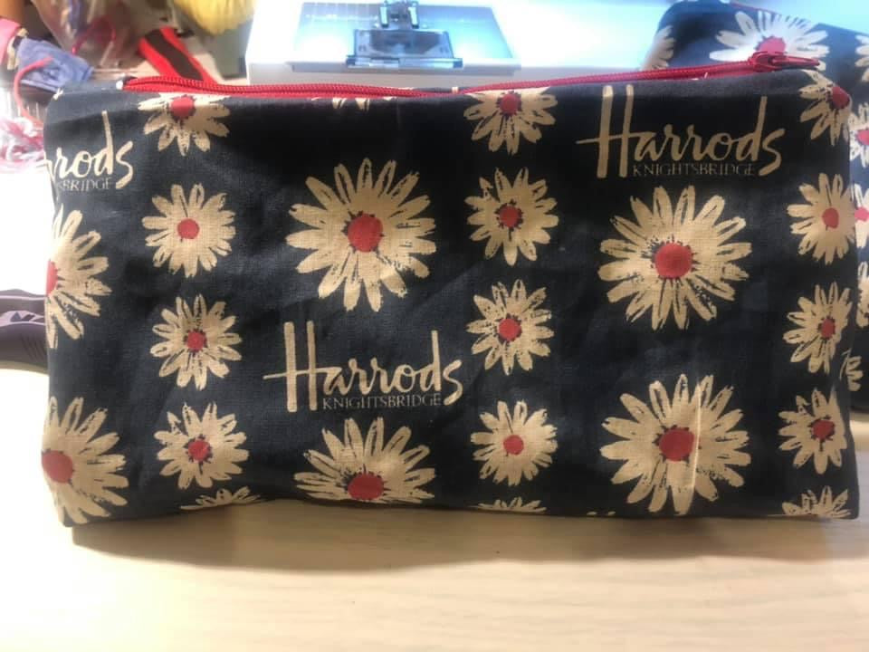 Makeup/ grooming bag